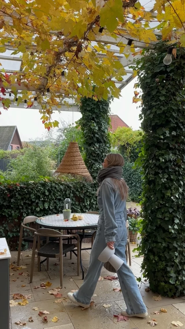 I de her dage går vi og gemmer på en hemmlighed, et NYT stort projekt har vi sat igang!!!

Jeg kan først fortælle mere om det om en uges tid, for der er alt faldet på plads - men jeg glæder mig som er lille barn. I kan sikkert godt gætte hvad det er 🙈🤣 🏠

Adventskransen er i øvrigt lavet og jeg er mentalt klar til jul og så lige vores nye projekt…

Dejlig søndag til jer ❤️ Knus Maria 
 

 

 

 

 

 

 
#livsnyderhaven #christmasiscoming #jul #julepynt #christmasdecor #christmas #myhome #myhomevibe #hjem #nordiskehjem #candles #newproject #sommerhus #danmark #adventkrans #adventkranz #scandihome